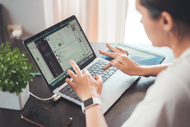 How to Land Your First Paid Online Writing Job